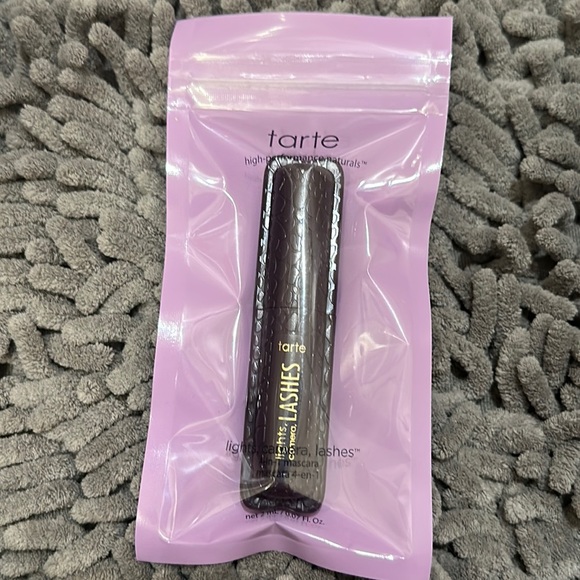 Tarte Lights, Camera, Lashes Mascara mini - Picture 1 of 2